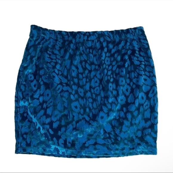 NWOT,‎ MUDD, Teal Velvet Leopard Print Stretch Body-con Elastic Waist Mini Skirt - Picture 1 of 3